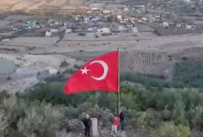 Cumhuriyet Bayramı coşkuyla kutlanıyor Türk bayrağı uzaydan görüntülendi: Şehit ailesini duygulandıran sürpriz