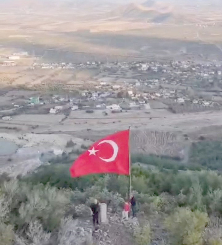 Cumhuriyet Bayramı coşkuyla kutlanıyor Türk bayrağı uzaydan görüntülendi: Şehit ailesini duygulandıran sürpriz