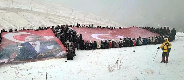 Cumhuriyet Bayramı coşkuyla kutlanıyor Türk bayrağı uzaydan görüntülendi: Şehit ailesini duygulandıran sürpriz
