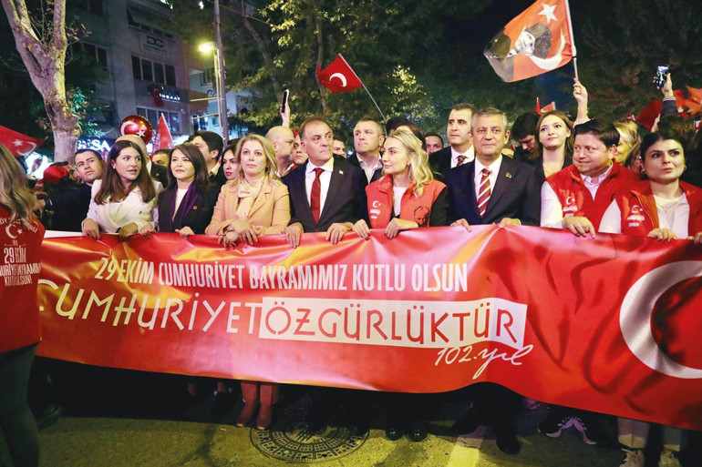 102. yılı coşkuyla kutladık… Sığmaz bu cihana bizim cumhuriyet sevdamız, Türk bayrağı uzaydan görüntülendi