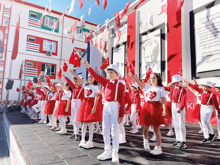 102. yılı coşkuyla kutladık… Sığmaz bu cihana bizim cumhuriyet sevdamız, Türk bayrağı uzaydan görüntülendi