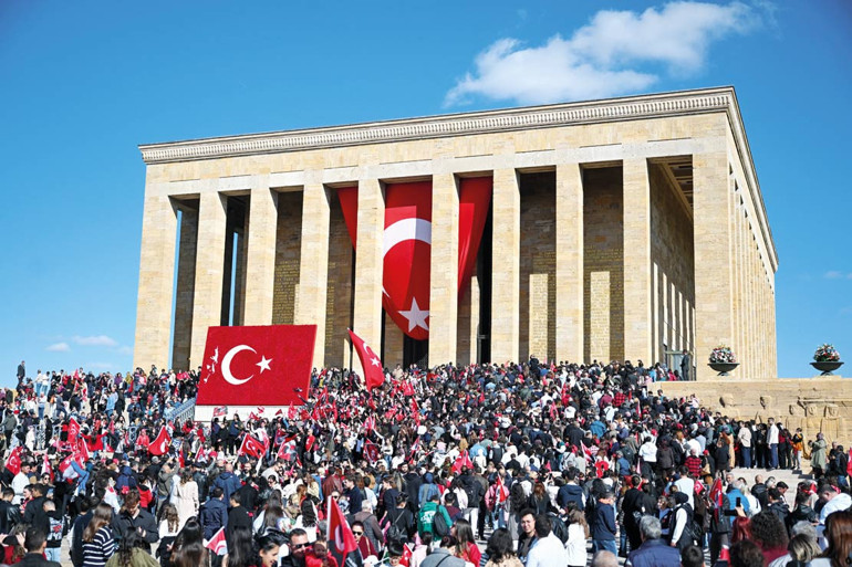 102. yılı coşkuyla kutladık… Sığmaz bu cihana bizim cumhuriyet sevdamız, Türk bayrağı uzaydan görüntülendi