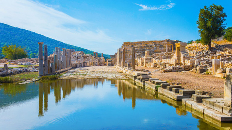 Antalya'da çeşitli sanat sergileri