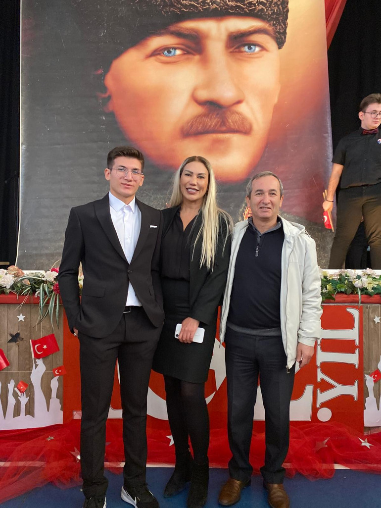 Aydınlıkevler Anadolu Lisesinin Cumhuriyet coşkusu