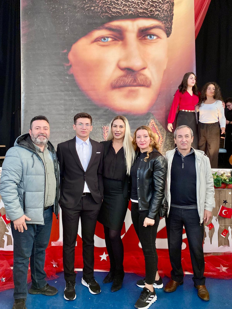 Aydınlıkevler Anadolu Lisesinin Cumhuriyet coşkusu