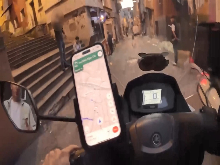 İstanbulun ortasında YouTubera saldırı anbean kamerada