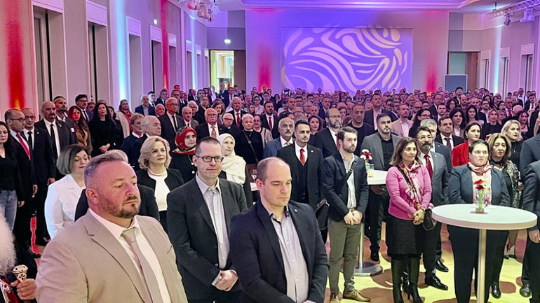 Cumhuriyet çağdaş toplum inşa etme iradesidir