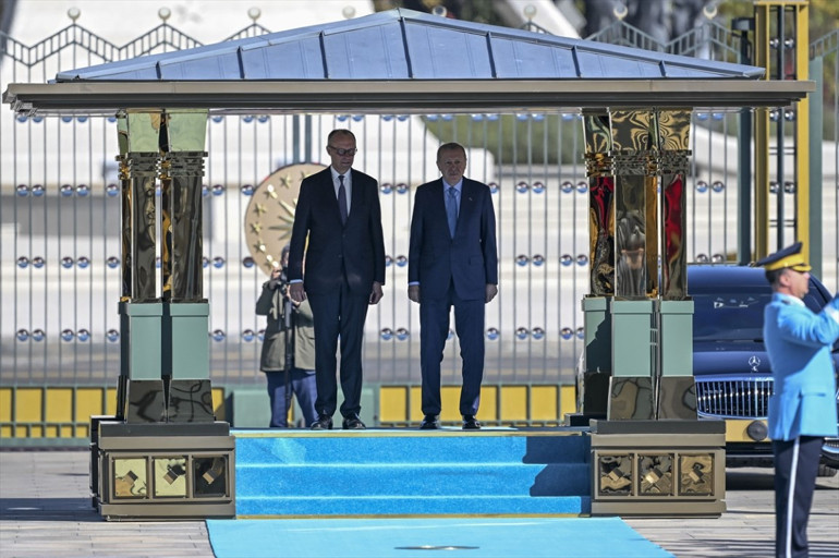 Almanya Başbakanı Merz Ankarada... Cumhurbaşkanı Erdoğan resmi törenle karşıladı