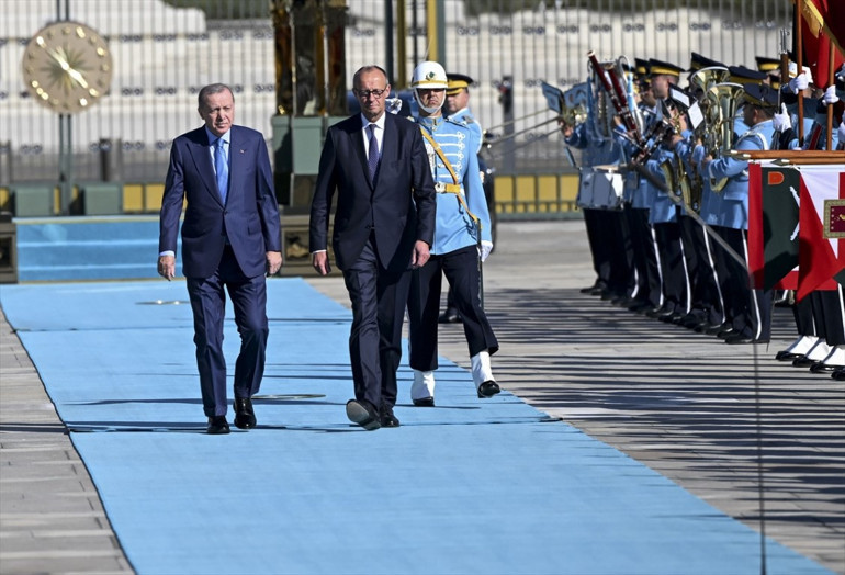 Almanya Başbakanı Merz Ankarada... Cumhurbaşkanı Erdoğan resmi törenle karşıladı