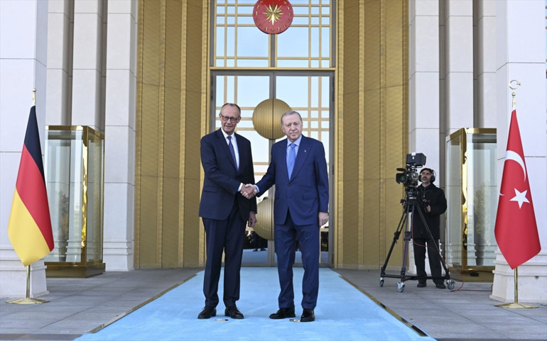 Almanya Başbakanı Merz Ankarada... Cumhurbaşkanı Erdoğan resmi törenle karşıladı