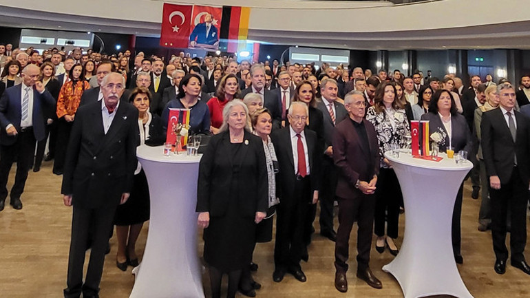 102nci yıl Frankfurt’ta da kutlandı