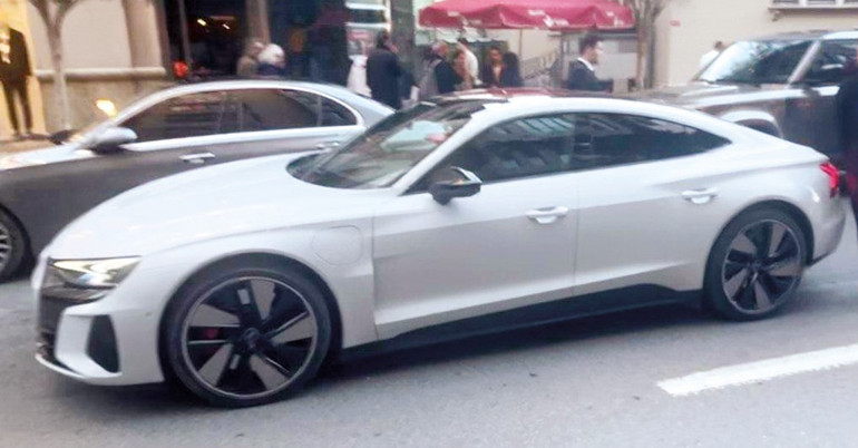 Mehmet Ali Erbilden eşine milyonluk düğün hediyesi