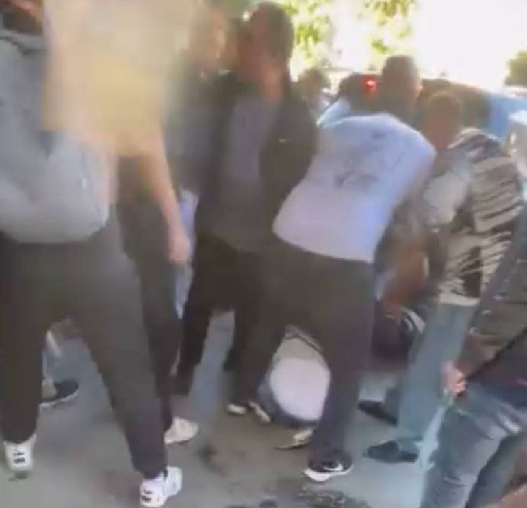 Mahalle sakinlerinin müdahalesi sonrası olay yerinden görünüm