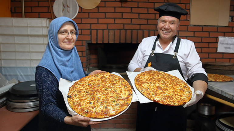 40 yıl sonra köyüne döndü, pizzacı açtı Talebe yetişemiyor