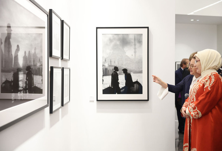 Emine Erdoğan, Vakıfbank Sanat Galerisinin açılışına katıldı