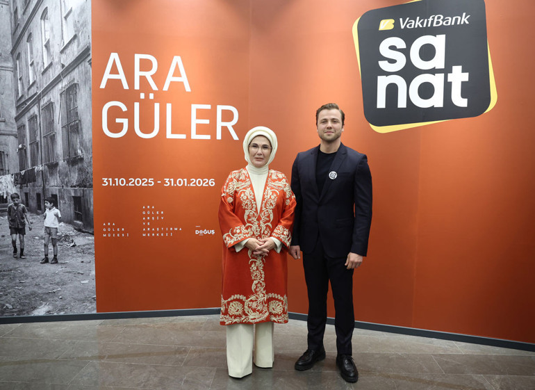 Emine Erdoğan, Vakıfbank Sanat Galerisinin açılışına katıldı