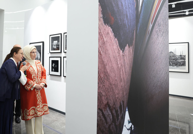 Emine Erdoğan, Vakıfbank Sanat Galerisinin açılışına katıldı