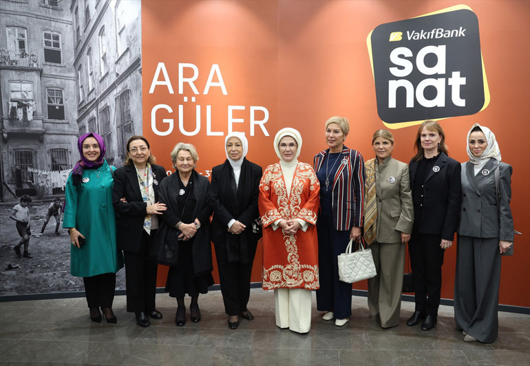 Emine Erdoğan, Vakıfbank Sanat Galerisinin açılışına katıldı