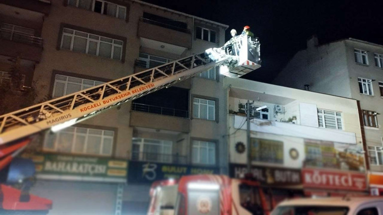 Son dakika... Gebzede bir binada çatırtı sesleri: Bina tahliye edildi