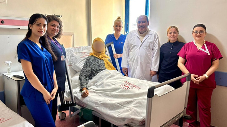 Hastanenin ameliyat odasında gerçekleştirilen cerrahi müdahale