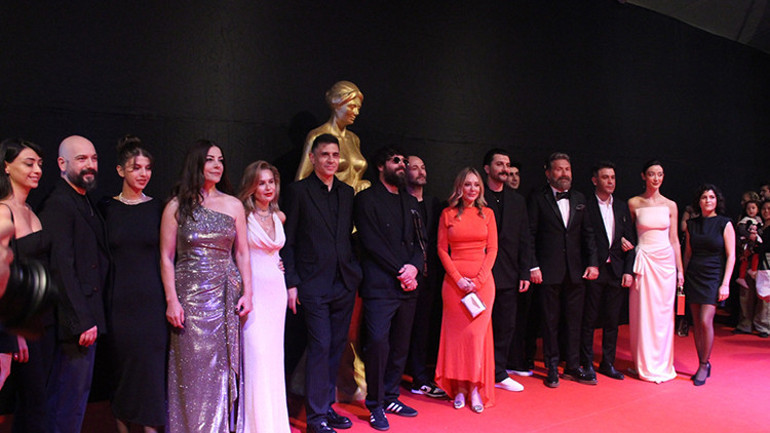 Altın Portakal’da ödüllere Tavşan İmparatorluğu damga vurdu