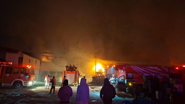 Antalyada korkutan yangın Fabrika alevler içinde kaldı