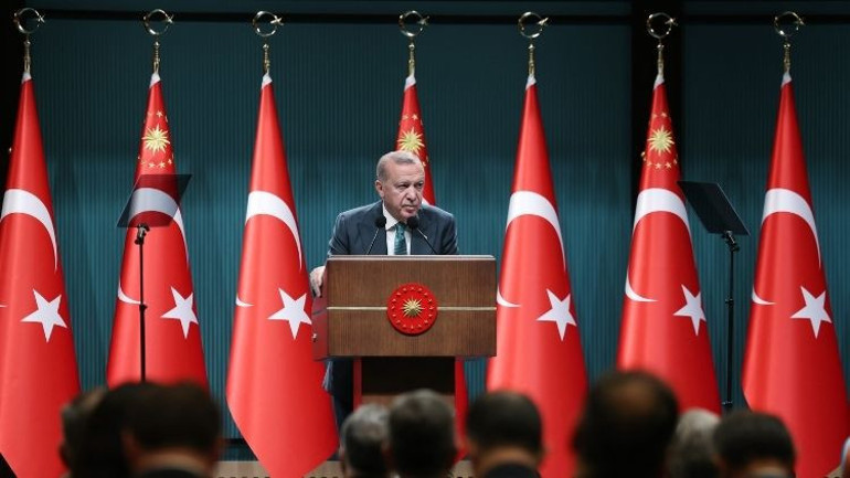 Son dakika... Cumhurbaşkanı Erdoğandan Özgür Özele sert sözler: Avrupa kapılarında sabahlıyor