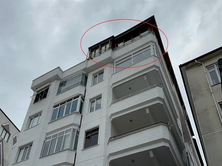 Evin içindeki güvenlik kamerası kayıtlarını gösteren görsel