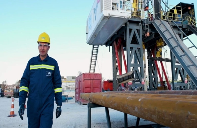 Bakan Bayraktar hikayesini paylaştı: Ağabeyinin şehit olduğu Gabarda petrol sahasında çalışmaya başladı