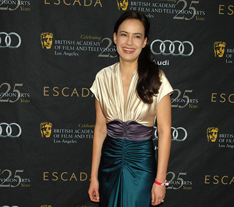 Sarayın öteki oyuncu gelini... Meghan gibi mesleğini bırakmadı, konuşup sorun çıkarmadı... Uslu uslu çocuklarını doğurup mutlu mesut yaşıyor