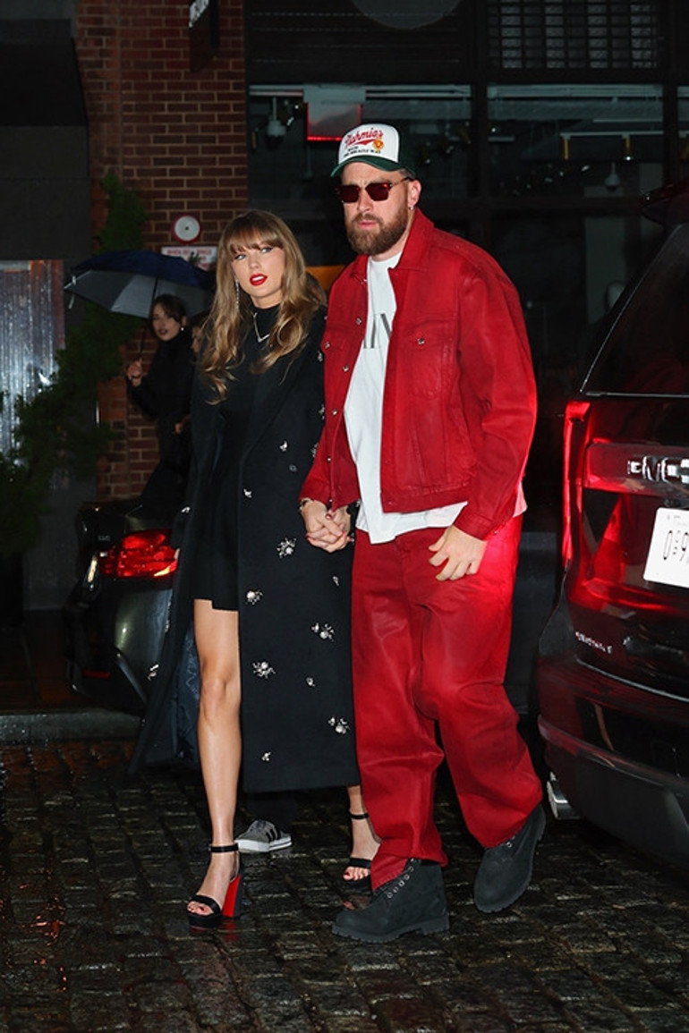 Birbirlerine bakarken dünyaya unutuyorlar... Milyarder aşıkların ev hayatı şaşırttı