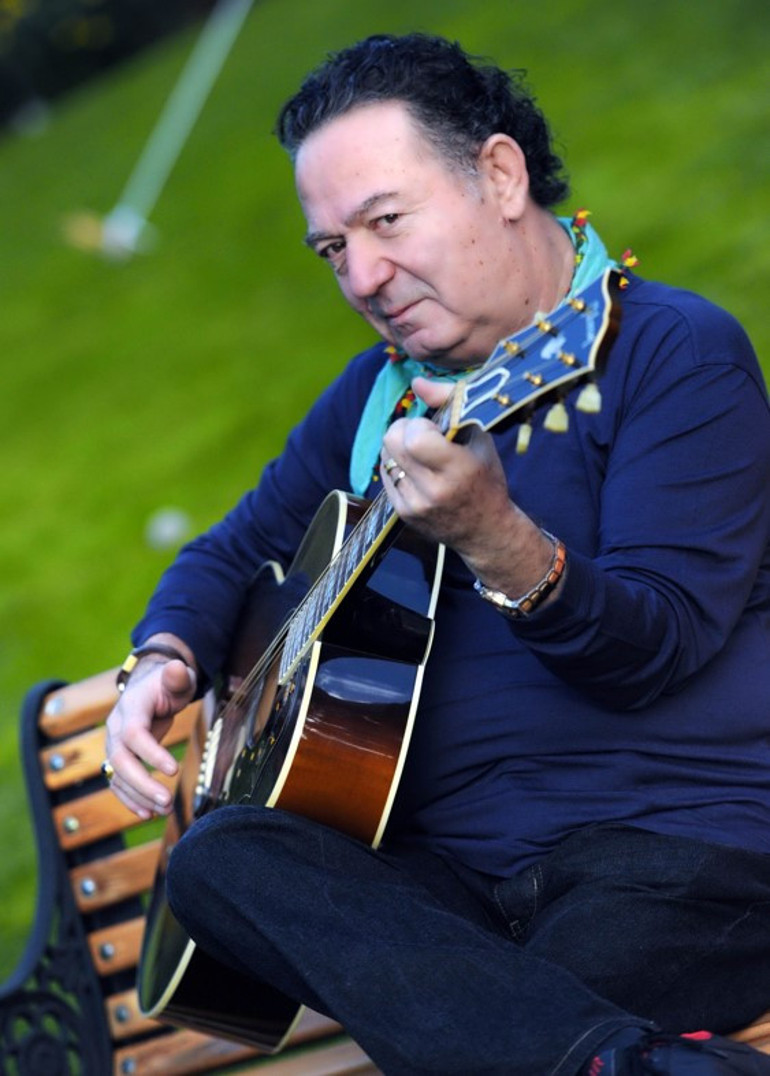 Çevremdeki insanların maskesi düştü Babamla iletişime geçiyorum...