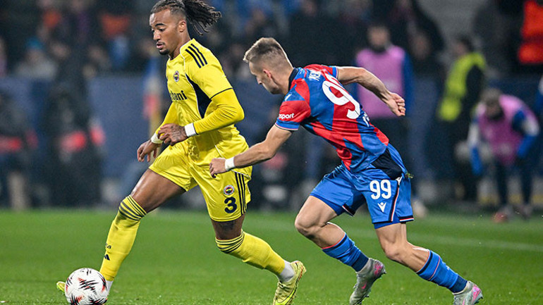 Fenerbahçenin Viktoria Plzen maçında beklediği penaltı dünya basınında Skandal