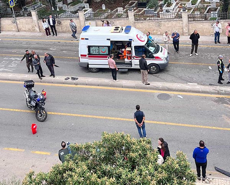 Fethiyede midibüs ile kamyon çarpıştı 22si öğrenci, 23 yaralı