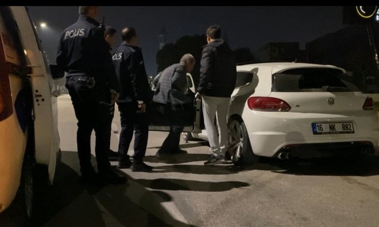 Olay yerine gelen baba çılgına döndü: Rezil oldum | Polisler güçlükle sakinleştirdi