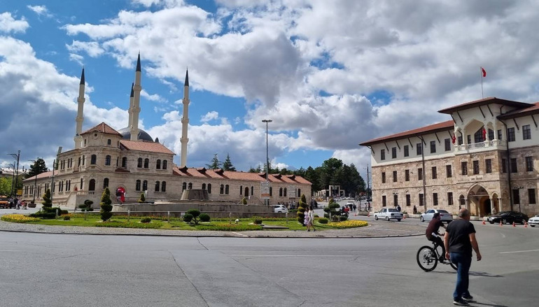 İlin ismi değişsin diye kampanya başlatmışlardı: 200 bin imza toplandı | Tepki gösteren komşu şehre çağrı: Onların lakabına talip değiliz
