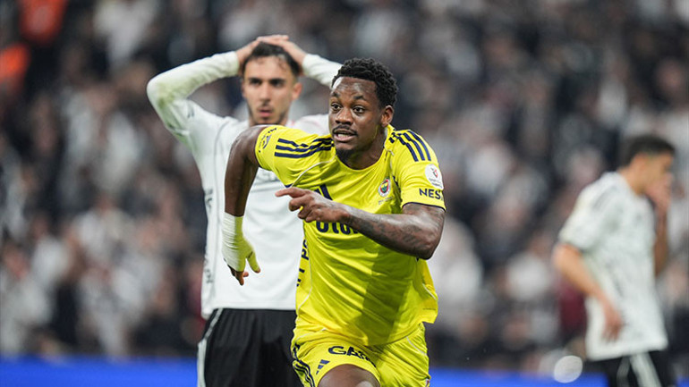 Fenerbahçe oyuncuları antrenmanda hazırlık yapıyor