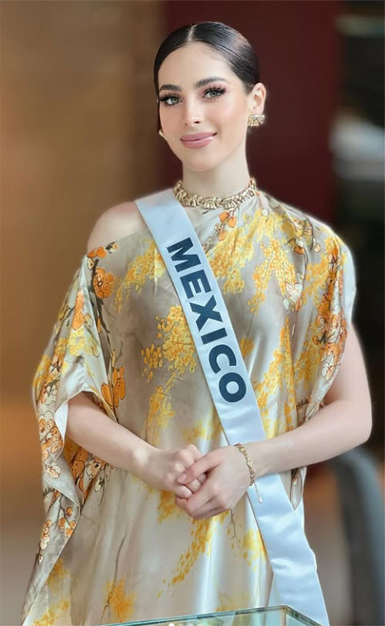 Kainat Güzeli yarışmasında gözyaşları.. Meksikalı güzeli azarlamıştı... Herkesin önünde hüngür hüngür ağladı