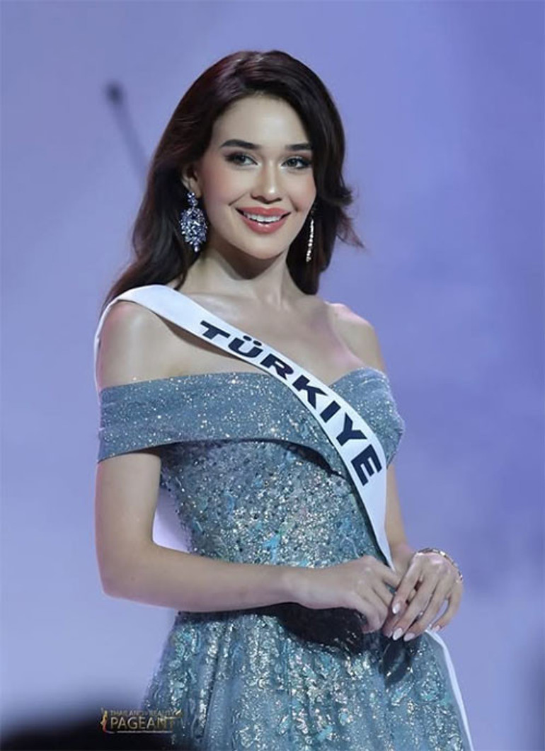 Kainat Güzeli yarışmasında gözyaşları.. Meksikalı güzeli azarlamıştı... Herkesin önünde hüngür hüngür ağladı