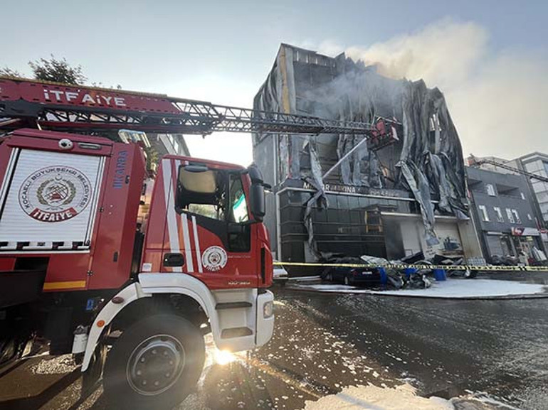 Ekiplerin yangın söndürme çalışması sırasında çekilmiş görüntüsü