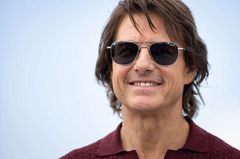 Hayatını adadığı mesleğinden servet kazandı... Ama bir aileye bile sahip olamadı... Yalnız geldi, yalnız gidecek: O kendinden başkasını sevemez ki