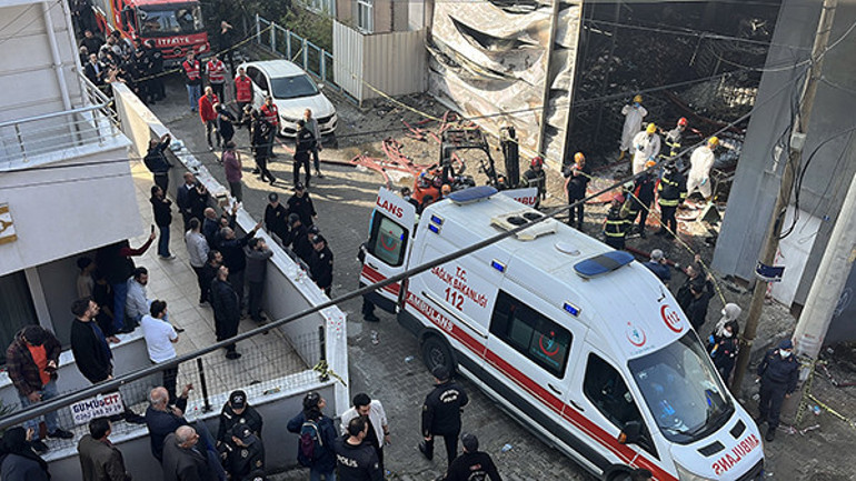 Son dakika... Kocaelide parfüm imalathanesinde yangın: 6 kişi hayatını kaybetti | Hayatını kaybedenlerin kimlikleri belli oldu Görgü tanığı o anları anlattı