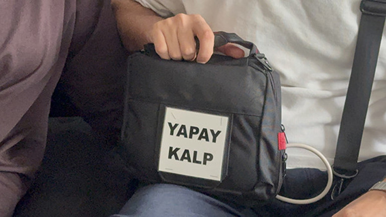 Yapay kalbin kumanda ünitesi ve bataryaları