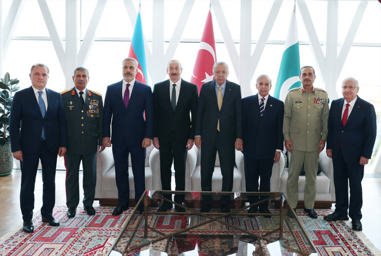 Resmi görüşmeden kare