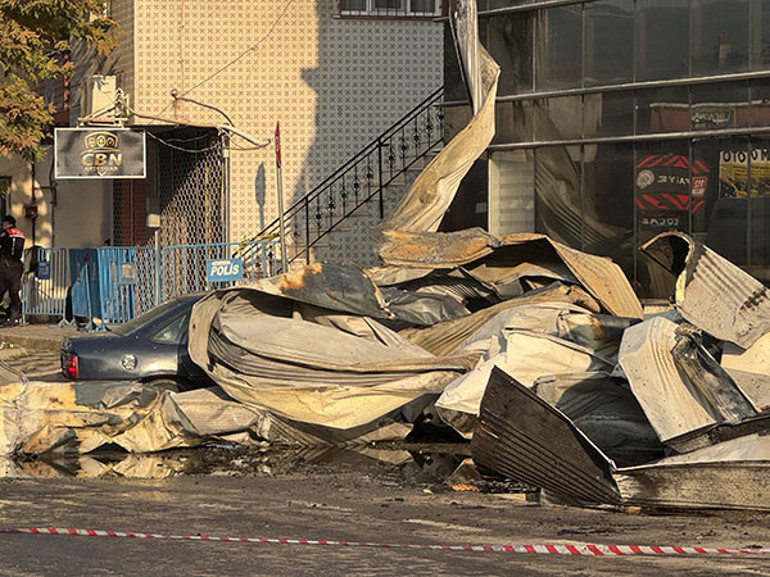 Son dakika... Kocaelide parfüm imalathanesinde yangın: 6 kişi hayatını kaybetti | Hayatını kaybedenlerin kimlikleri belli oldu Görgü tanığı o anları anlattı