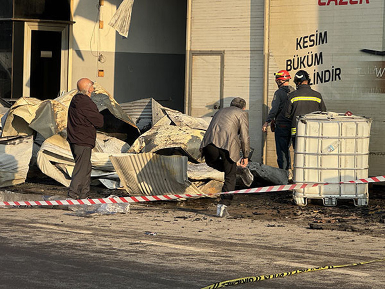 Son dakika... Kocaelide parfüm imalathanesinde yangın: 6 kişi hayatını kaybetti | Hayatını kaybedenlerin kimlikleri belli oldu Görgü tanığı o anları anlattı