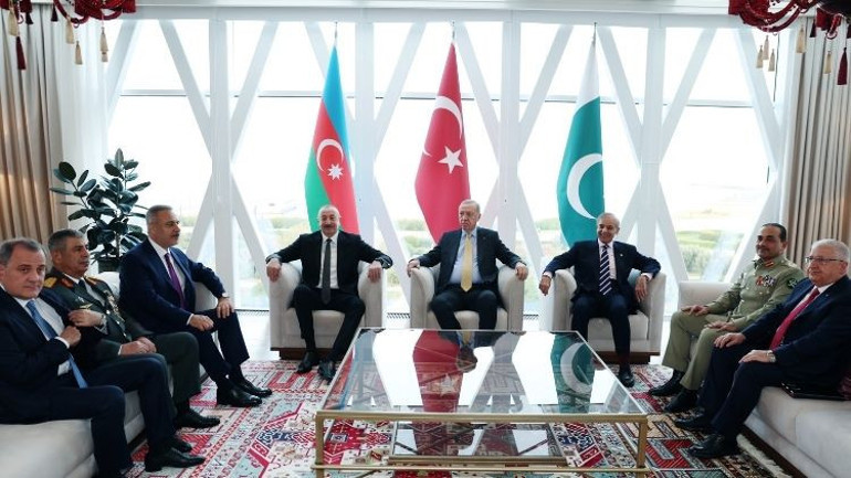 Cumhurbaşkanı Erdoğan, Azerbaycan Cumhurbaşkanı Aliyev ve Pakistan Başbakanı Şerif ile görüştü