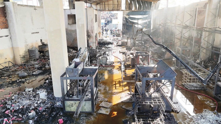 Parfüm fabrikasında yangın faciası... 6 ölü 1'i ağır 7 yaralı - Son Dakika Haber