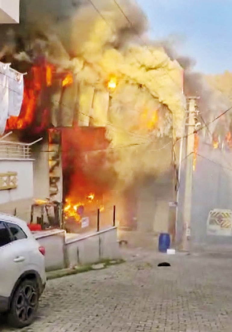 Parfüm fabrikasında yangın faciası... 6 ölü 1’i ağır 7 yaralı