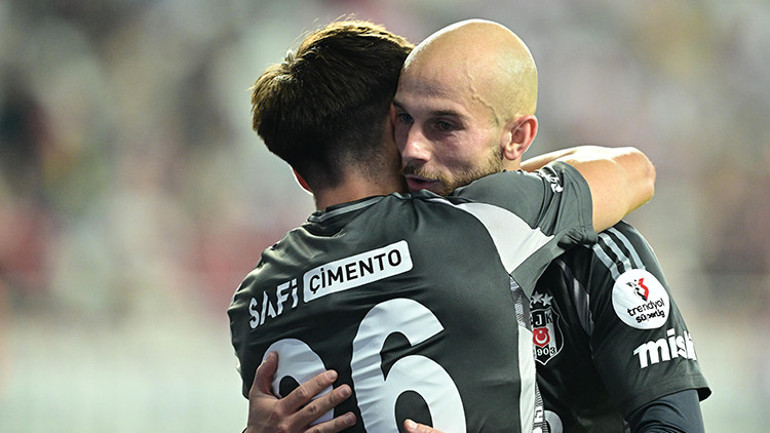 Usta yazarlar Beşiktaşın Antalyaspor deplasmanındaki performansını yorumladı: Beşiktaş nihayet büyük takım mantalitesini sahaya yansıttı, Beşiktaş sonunda pres yapmaya başladı